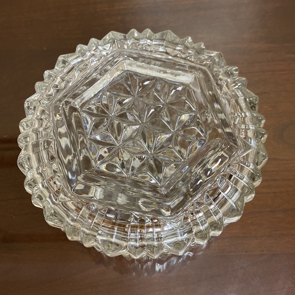 Anchor Hocking Round Crystal Trinket Box with Lid - Picture 3 of 8